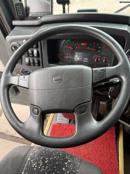 Comil1 Comil Campione Invictus 1800 DD | 2023 | Volvo B450R | 43 Asientos ...